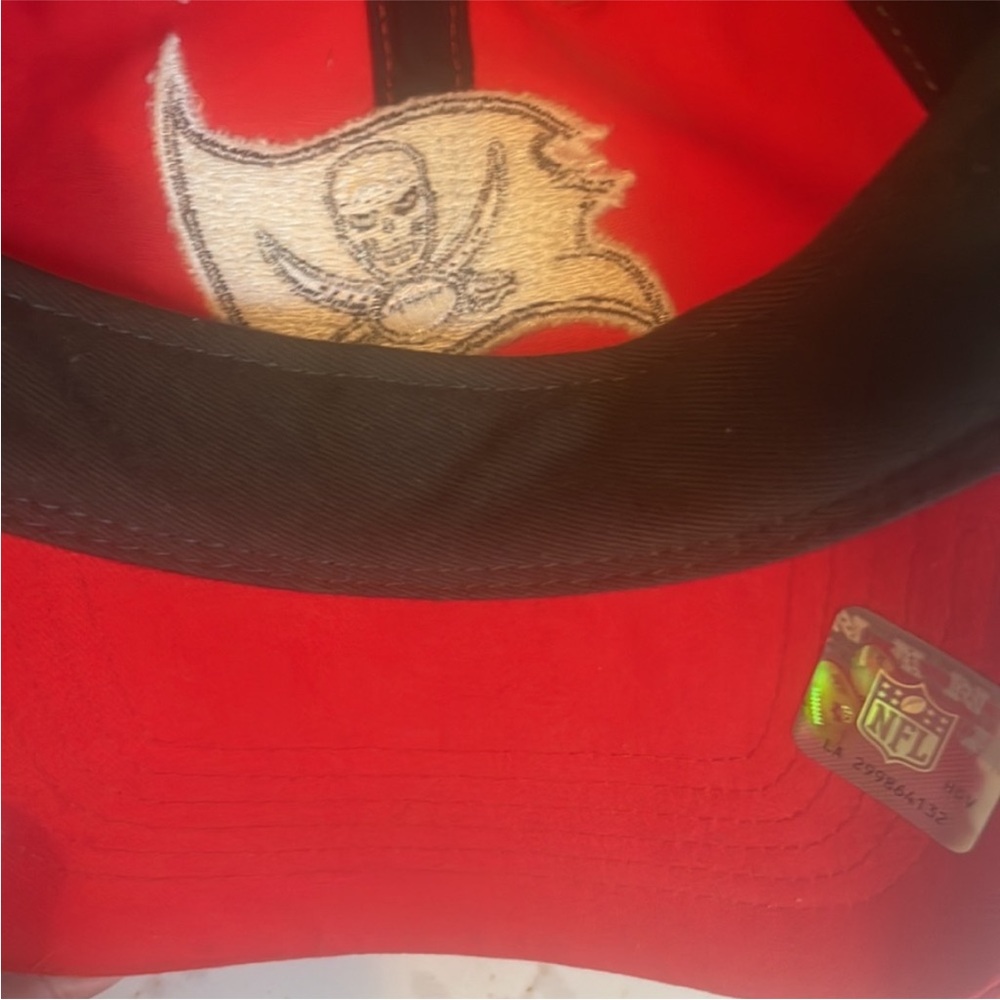 NFL Tampa Bay Buccaneers hat sequin women’s - Picture 8 of 8